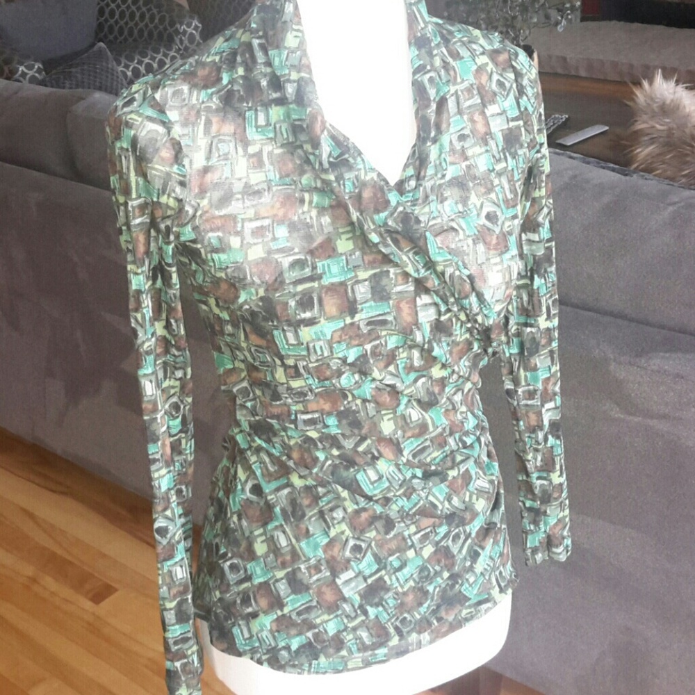 KAREN KANE V NECK TOP